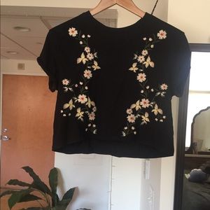 Embroidered symmetrical floral pattern crop top